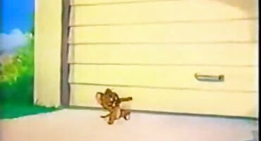 അയൽക്കാരനൊപ്പം മകളോടൊപ്പം സുന്ദരിയായ അമ്മ