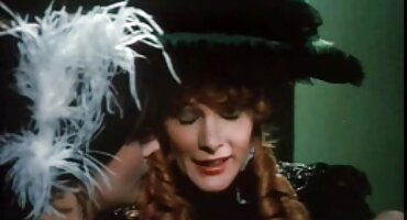 ഗ്ലാസുകളും ബ്രൗണിയും അടയ്ക്കുക വീട്ടിൽ ഗ്യാങ് ബാംഗ്, പരസ്യം സ്പ്രേ