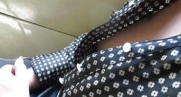 ഒരു റാൻഡം സുഹൃത്ത് നഗ്നനായി കാറിൽ വലിയ മുലകൾ കൊണ്ട് ബ്ലാൻഡ്