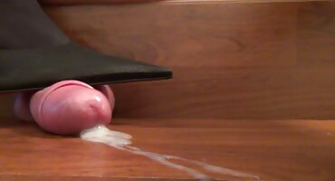 ഒരു സ്വകാര്യ പാർട്ടിയിൽ ഇരട്ട നുഴഞ്ഞുകയറ്റം കൊണ്ട് സംഘം