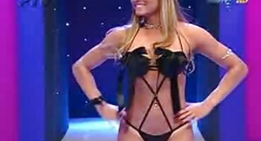 മുതിർന്ന ലെസ്ബിയൻസ് അക്രമാസക്തമായി ഫക്ക് ഹെയറി സമനിരപ്പുണ്ടാക്കുക