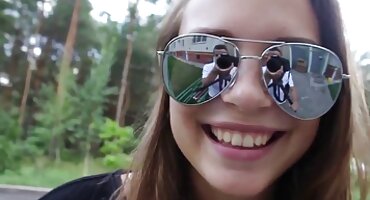 ഒരു വലിയ കറുത്ത മനുഷ്യൻ ഉപയോഗിച്ച് ബസ്റ്റി അമ്മയും മകളും