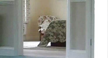 ഗൈസ് ഉദാരമായി ഗ്രൂപ്പ് സെക്സ് ഒരു റെഡ്ഹെഡ് പെൺകുട്ടിയുടെ സമനിരപ്പുണ്ടാക്കുക വായിൽ പങ്കിട്ടു