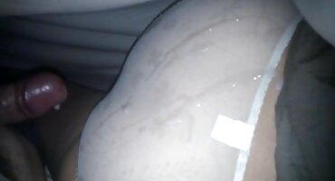 സുന്ദരിയായ ബ്ലൊഗ്ഗ് വീട്ടിൽ യോനിയും കഴുതയും കാണിക്കുന്നു