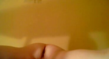 പക്വതയുള്ള സ്ത്രീ തറയിൽ യുവാവ് നഗ്നയാക്കി