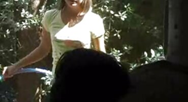 മനോഹരമായ mature blonde സൌമ്യമായി sucks ഒരു മനുഷ്യൻ