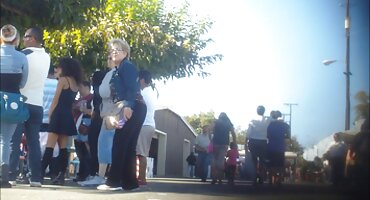 വീട്ടിലെ രണ്ട് ആൺകുട്ടികൾ രണ്ട് ട്രങ്കുകളിൽ ഒരു തടിച്ച സ്ത്രീയെ ഫക്ക് ചെയ്യുന്നു