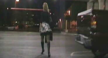 വികാരാധീനരായ ആപ്പിളിംഗ് പെൺകുട്ടികൾ അവളുടെ കാമുകനൊപ്പം വ്യത്യസ്ത പോസുകളിൽ നഗ്നരായി