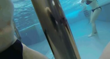 സുന്ദരിയായ ലെസ്ബിയൻസ് പരസ്പരം മസാജ് ചെയ്യുകയും ഓറൽ സെക്സ് ചെയ്യുകയും ചെയ്യുന്നു