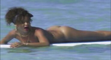 ലെഗ് സ്ലിം സ്ലിം പെൺകുട്ടി നനഞ്ഞ സമനിരപ്പുണ്ടാക്കുക