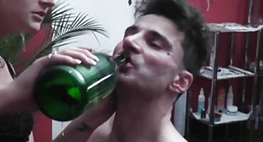 സുന്ദരിയായ അമ്മയും മകളും പങ്കാളിയുമായി ഹോം ഫക്ക്