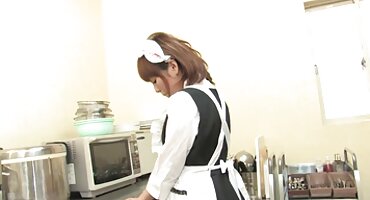 ക്യാമറയ്ക്ക് മുന്നിൽ തനിയെ നിൽക്കുന്ന സുന്ദരി