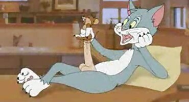 സുന്ദരിയായ റഷ്യൻ സുന്ദരി പുരുഷന്മാരുടെ ഒരു കൂട്ടം നശിപ്പിച്ചു