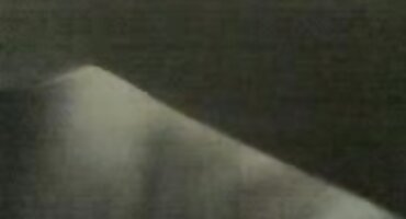 സുന്ദരിയായ പെൺകുട്ടി കഴുതയിൽ സ്വയം ഫക്ക് ചോദിക്കുന്നു, ആൾ അവളെ