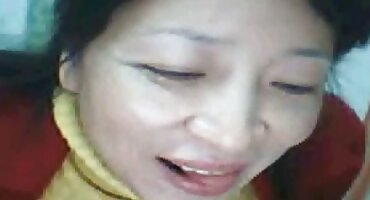 രണ്ട് മെലിഞ്ഞ പെൺകുട്ടികൾ എഫ്എഫ്എം സെക്സിനായി അവരുടെ വളർത്തുമൃഗ ഡാഡയെ ഉണർത്തുന്നു