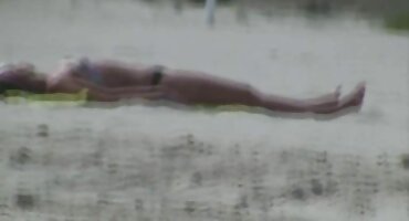 ഒരേ കിടപ്പിൽ രണ്ട് യുവ സ്വിംഗർ ദമ്പതികൾ ലൈംഗിക