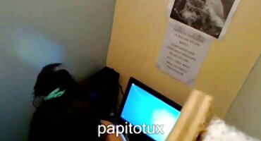 സുന്ദരിയായ പെൺകുട്ടി മുന്പിൽ മുട്ടുകുത്തി നിൽക്കുന്നു