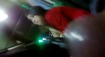 റഷ്യൻ പക്വതയുള്ള ആന്റി നേർത്ത ശരീരം സോഫയിൽ നശിപ്പിച്ചു