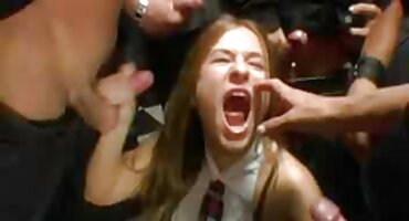 സുന്ദരിയായ ചബ്ബി റെഡ്ഹെഡ് ഒരു പുരുഷനുമായി ലൈംഗിക ബന്ധത്തിൽ ഏർപ്പെടുന്നു