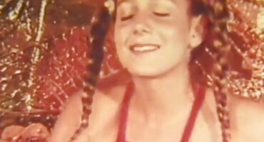 സുന്ദരിയായ റഷ്യൻ സ്ത്രീ ഒരു ക്യാമറ ഉപയോഗിച്ച് ഒരു പയ്യൻ അനലൈസ് ചെയ്തു