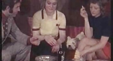 പെണ്കുട്ടിയെ കാലുകള്ക്കിടയില് കിടത്തി കട്ടിലില് കിടത്തി