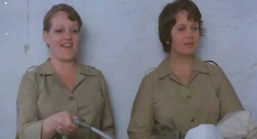 ഇ bionda കോഴി over a guy അറിയാതെ, അത്