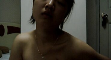 സുന്ദരിയായ നായിക ഒരേസമയം രണ്ട് പങ്കാളികളാൽ നശിപ്പിക്കപ്പെടുന്നു