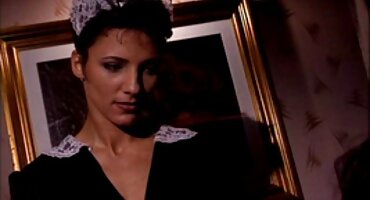 ഒരു വേശ്യയെ നീക്കം ചെയ്ത ശേഷം, രണ്ട് പുരുഷന്മാർ ഒരു യുവ നായിന്റെ ക്രൂരമായ ഫക്കിംഗ് ക്രമീകരിച്ചു.