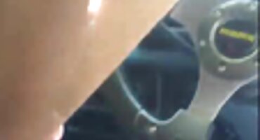 ഒരു യുവതിയുടെ മനോഹരവും ചബ്ബി ടിറ്റുകൾ ഗൗരവമായി ഒരു കുടിയനായ ആൺകുട്ടിയെ ഉത്തേജിപ്പിച്ചു