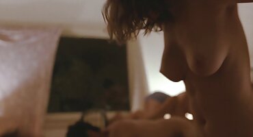 ഹാളിൽ പെൺകുട്ടി സെക്സ്