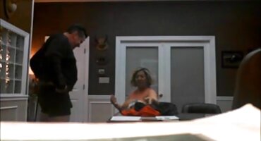 ഒരു മൃദുവായ മസാജ് ശേഷം രണ്ട് ലെസ്ബിയൻ ലൈംഗിക ആരെയും നിസ്സംഗത വിടുകയില്ല