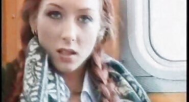 യംഗ് പെൺകുട്ടി അവൾ വളരെ ഇഷ്ടപ്പെട്ടു ഒരു അതിഥി സമനിരപ്പുണ്ടാക്കുക