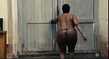 പെൺകുട്ടി ഒരു മസാജ് ആഗ്രഹിച്ചു, എന്നാൽ അവൾ ഒരു വലിയ കോഴി ആഴത്തിൽ നാറി ചെയ്തു