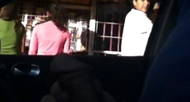 ഒരു പക്വതയുള്ള സ്ത്രീ തന്റെ പുരുഷനോട് അവളുടെ പാന്റിഹൌസ് പുറത്തെടുക്കാൻ സഹായിക്കാൻ ആവശ്യപ്പെടുന്നു, അവൾക്ക് എന്ത് സംഭവിക്കുമെന്ന് ഇതുവരെ സങ്കൽപ്പിക്കാതെ.