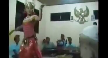 യുവ നഗ്നനേത്രങ്ങൾ ഒരു ആൺകുട്ടിയുമായി സെക്സ്