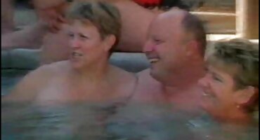 ആൺകുട്ടി വായിൽ ജൂനിയർ പെൺകുട്ടി വീതിയേറിയ വൾവ