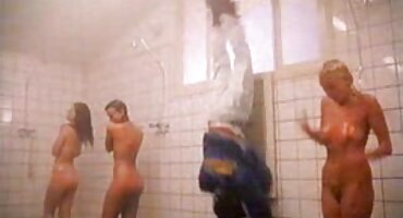 ഒരു യുവ സുന്ദരി സുഹൃത്തിനെ വിളിച്ചു, എന്നിട്ട് ഇഞ്ചിഞ്ചായി