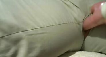 സുന്ദരനായ പുരുഷൻ യുവതിയെ പീഡിപ്പിക്കുകയും അവളുടെ കഴുതയെ കം കൊണ്ട് നിറയ്ക്കുകയും ചെയ്തു