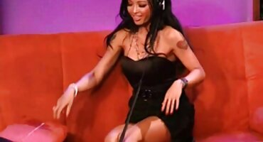 പണത്തിന് വേണ്ടി പക്വതയുള്ള യുവാവ് എല്ലായ്പ്പോഴും അവനുമായി സമ്മതിക്കുമെന്ന് അറിയാം