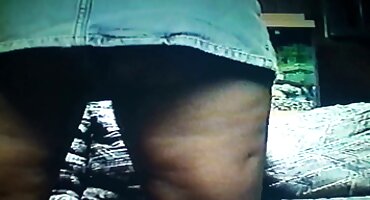 മദ്യപിച്ച ഭാര്യ കാമുകനെ തറയിൽ കിടത്തി