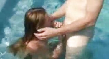 എംജെഎച്ച്എം വൈൽഡ് സെക്സിനിടെ, യുവാക്കൾ തങ്ങളുടെ സുഹൃത്തുക്കളെ സ്ത്രീയുടെ പുസിയിൽ അറ്റാച്ചുചെയ്തു