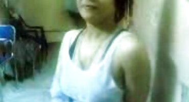 ബസ്റ്റി മിസ്ട്രസ് പുസിയിൽ ലെസ്ബിയൻ ഫക്ക്സ് അവളുടെ ഹൃദയം നേടി