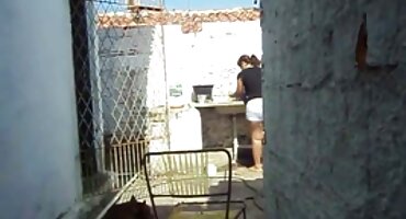 പക്വതയുള്ള റഷ്യൻ പുരുഷന്മാർ കറുത്ത സ്റ്റോക്കിംഗിൽ ഒരു സ്ത്രീ ഒരു ത്രികോണം പ്രേരിപ്പിച്ചു