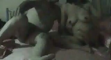 കാസ്റ്റിംഗിൽ, പെൺകുട്ടികൾ പുസ്സി നക്കി ഒരു കോണ്ടം കോഴി