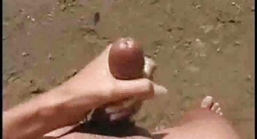 ഒരു സുന്ദരിയായ പെൺകുട്ടിയുമായി നഗ്നരായ യുവാക്കൾ നഗ്നരായി