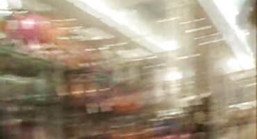 മസാജ് ശേഷം, നന്ദിയുള്ള ക്ലയന്റ് അമ്മാവന്റെ ആരോഗ്യമുള്ള കോഴി