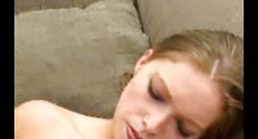 വീട്ടിൽ ഒരു ത്രികോണം ഉണ്ടാക്കി അതിൽ അവൻ രണ്ട് ചുവന്ന ലെസ്ബിയൻ