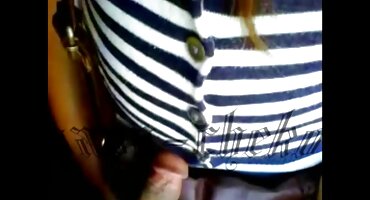 യുവ വളർത്തുമകൾ സ്റ്റെപ്ഡാഡിനെ വശീകരിച്ചു, അവളുടെ എല്ലാ ഇറുകിയ വിള്ളലുകളിലും നാറി.