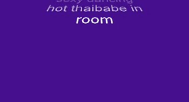 ഹെൽമെറ്റിട്ട ബിൽഡർ ഒരു വലിയ കോഴി കൊണ്ട് കഴുതയുടെ ബ്ലെൻഡർ