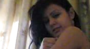 ലവേഴ്സ് ഗുഡ് സെക്സ് മുമ്പ് വിശ്രമിക്കാൻ ഒരു മസാജ് നൽകുന്നു